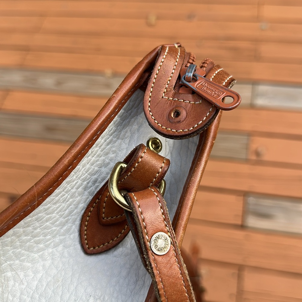 Vintage DOONEY & BOURKE off white two tone leather classic zip top shoulder bag - Picture 15 of 15